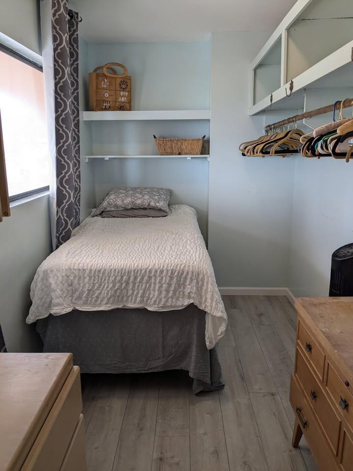 Walk-in closet with twin bed option