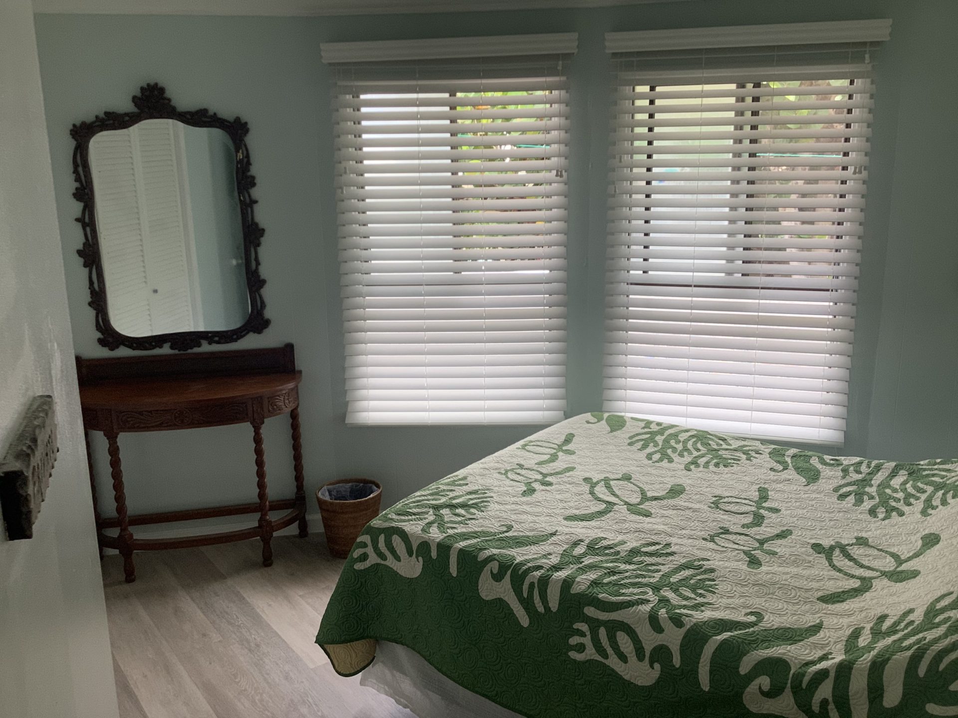 Curved great room with panoramic windows